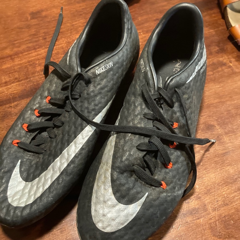 Women’s soccer shoes